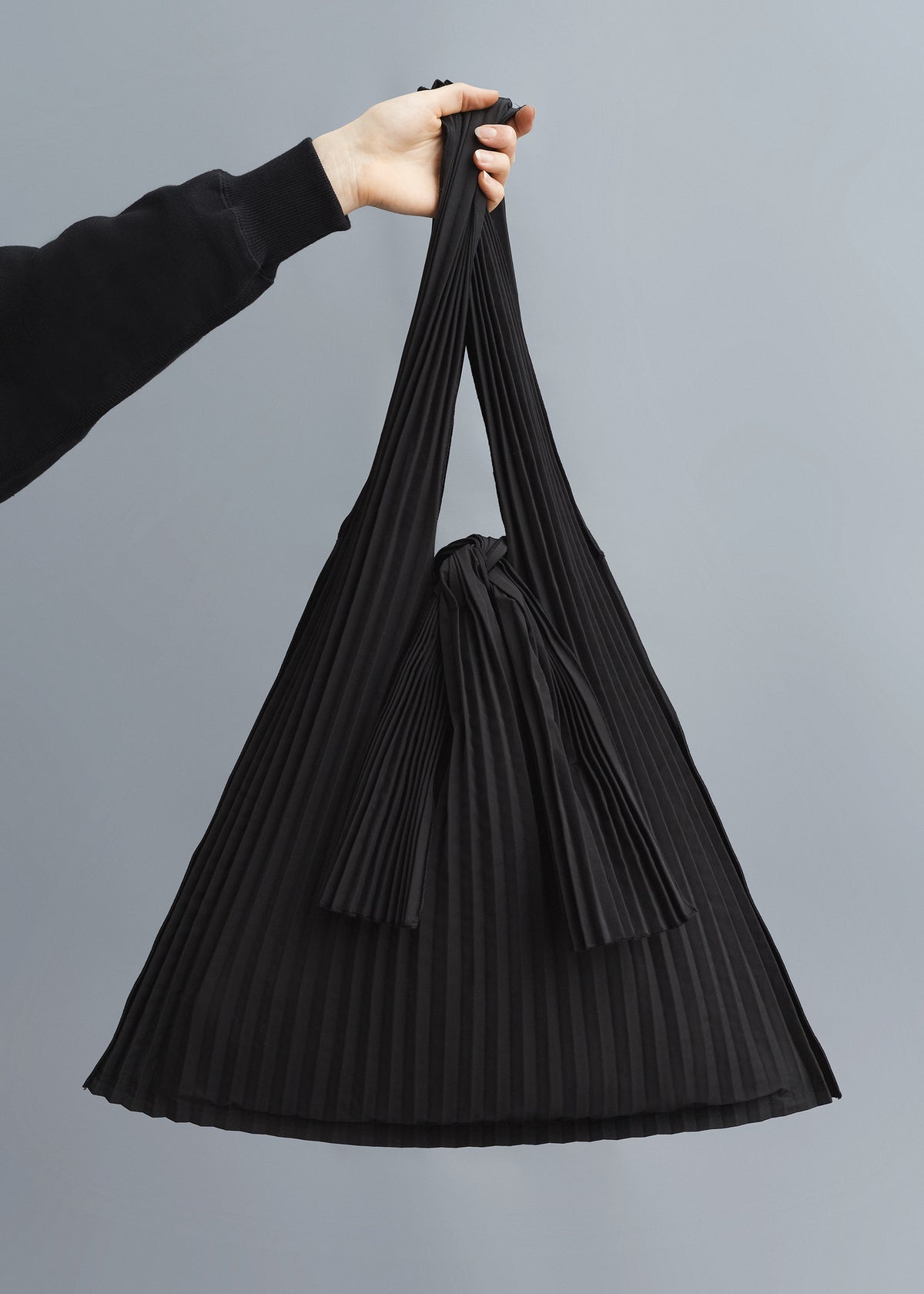 BUTOME. Large pleated bag. Plain