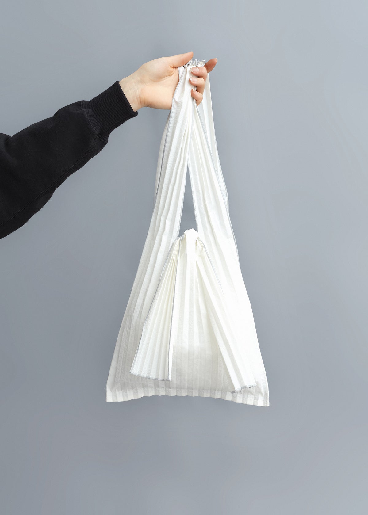 BUTOME. Small pleated bag. Plain