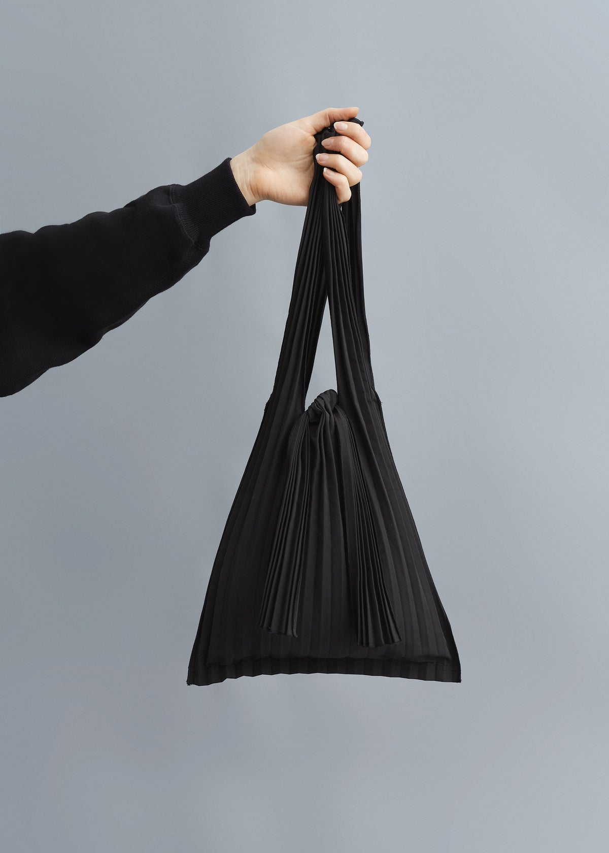 BUTOME. Small pleated bag. Plain